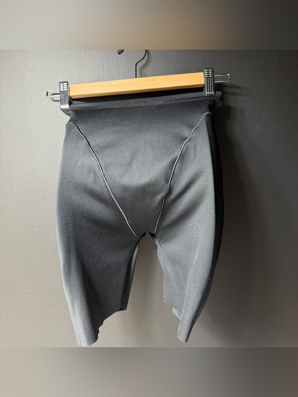 New Women's SKIMS Butt And Hip Enhancing Mid-thigh Shorts Size S